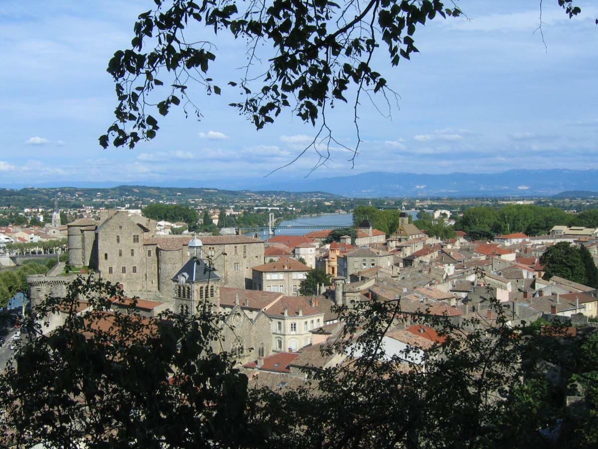 Gite Le Pied Du Geant - Local Securise Pour Les Velos Tournon-sur-Rhone Exterior photo